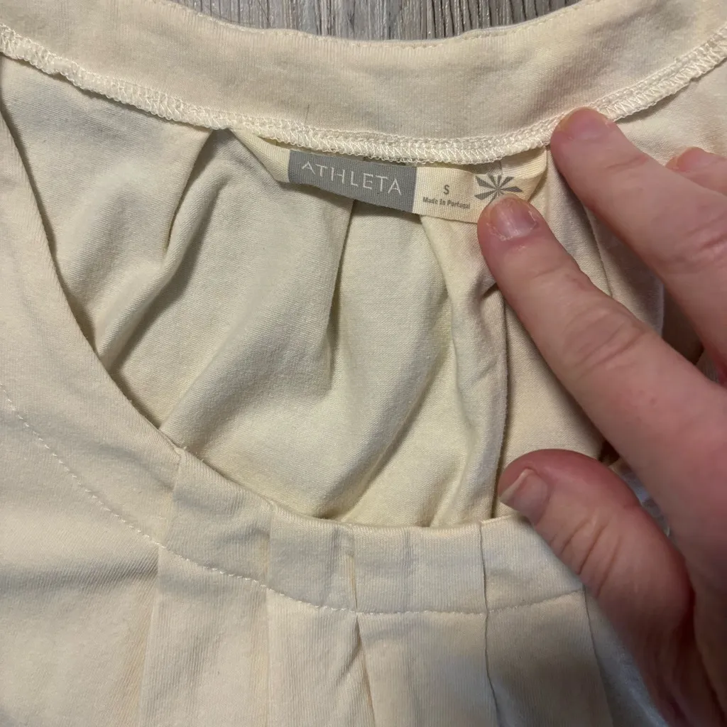 Athleta Cream Short Sleeve Women's Top - Image 6