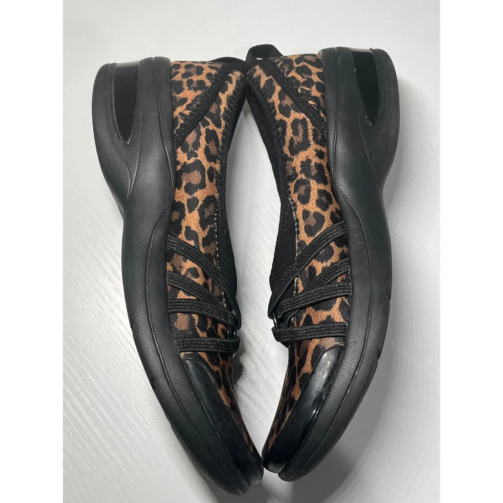 Bzees Rosie Leopard Print Slip On Comfort Shoes Women's 7.5M Lightweight - Image 5