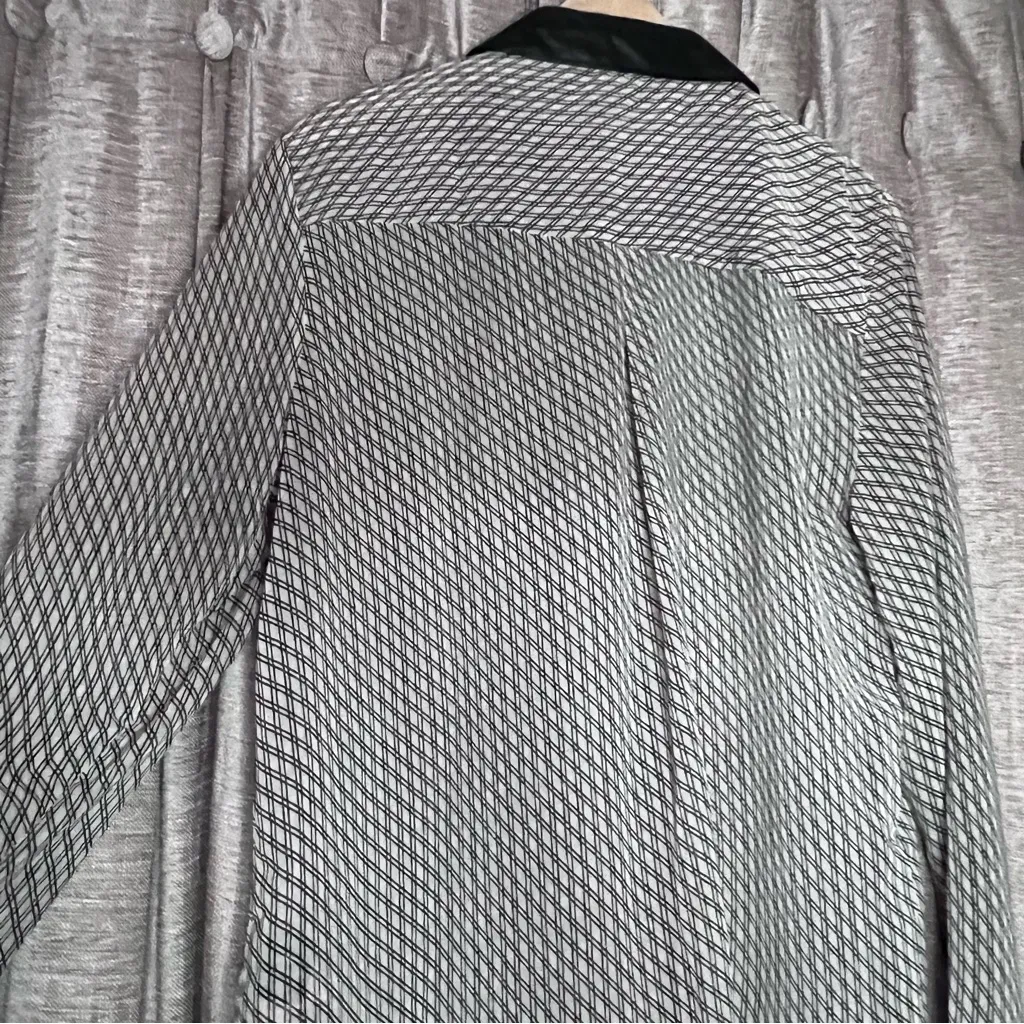 Walter Baker W.G.B. By  Black and White Diamond Print Button Down Shirt Medium - Image 12