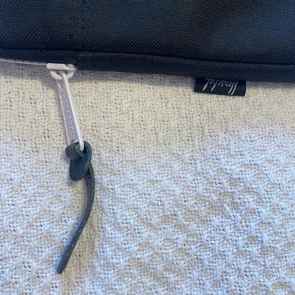 5 for $25 Herschel Tablet Ipad Accessories Case Black‎ with White Trim 7 x 10 - Image 4