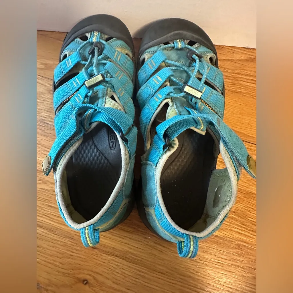 KEEN SANDALS aqua size 7/7.5 - Image 8