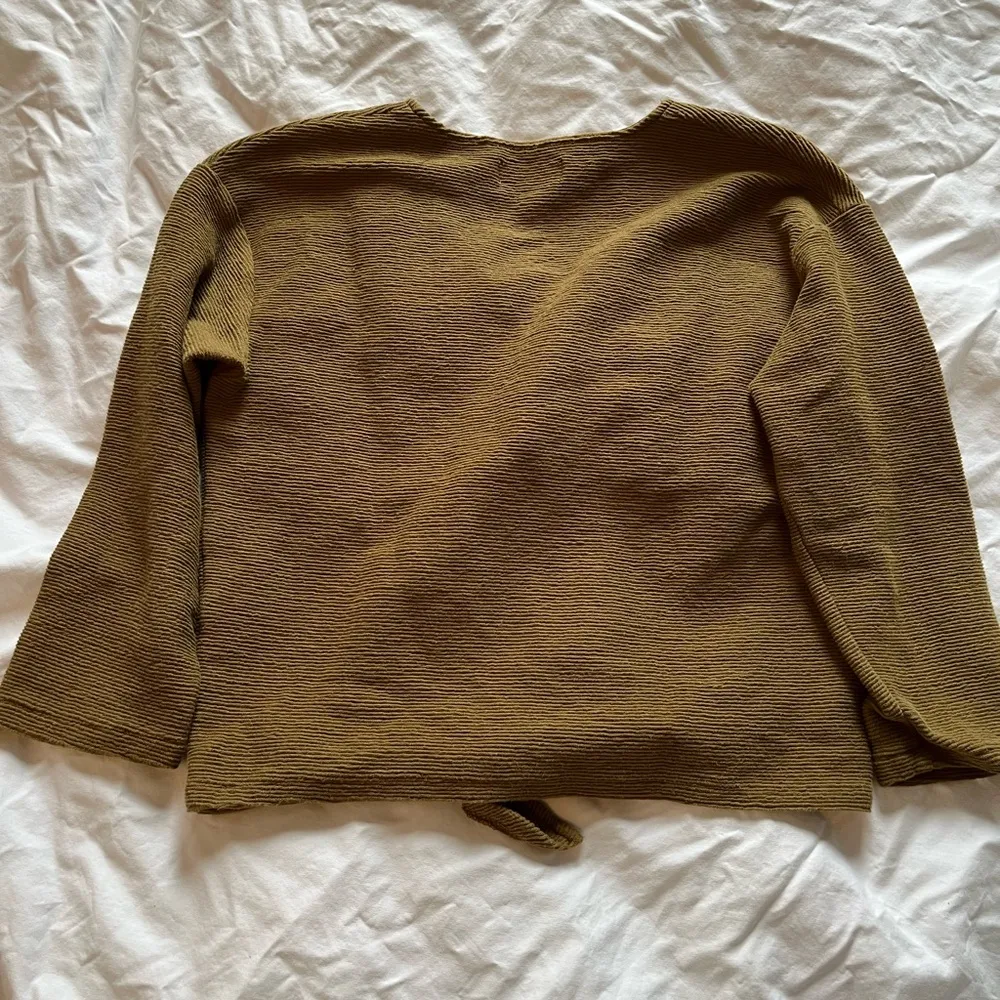 Like new: madewell texture & thread olive green knit v neck - Image 9