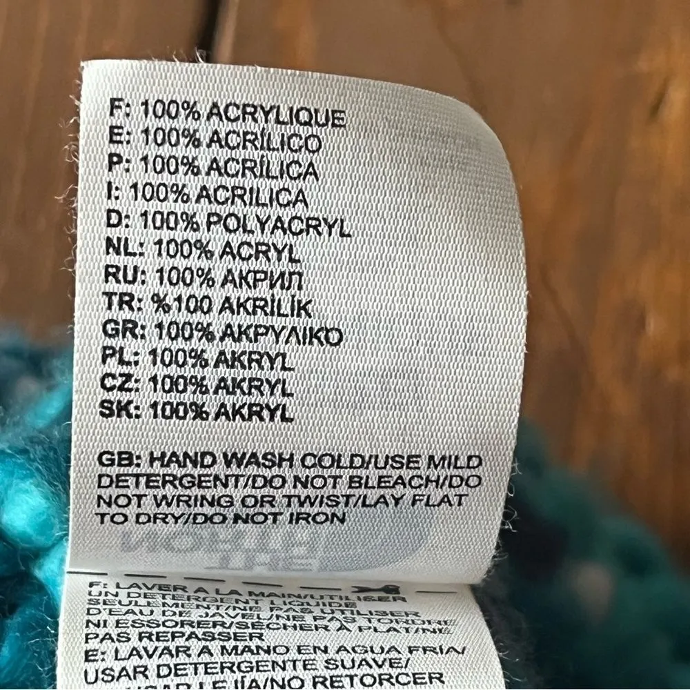 TNF Chunky Pom Pom Beanie - Image 9