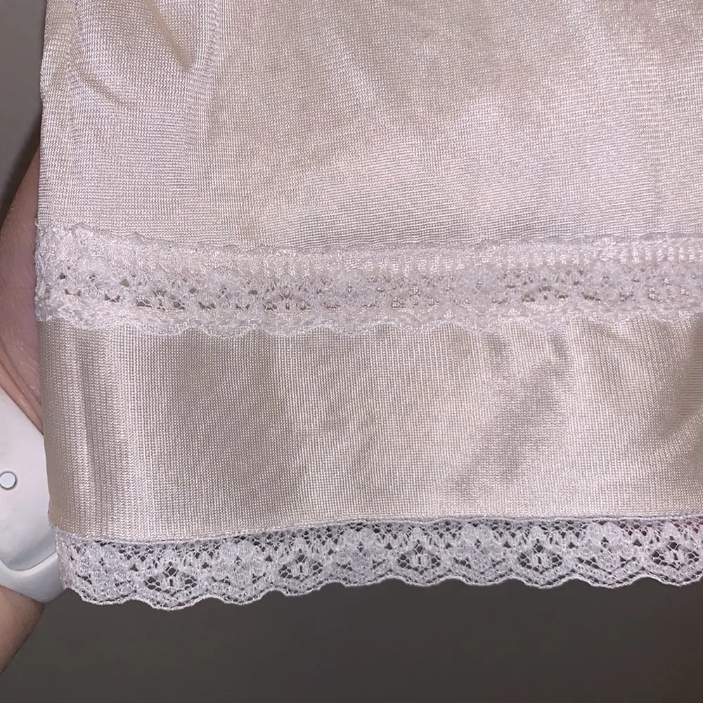 Cream Nylon lace hem skirt slip Size M - Image 4