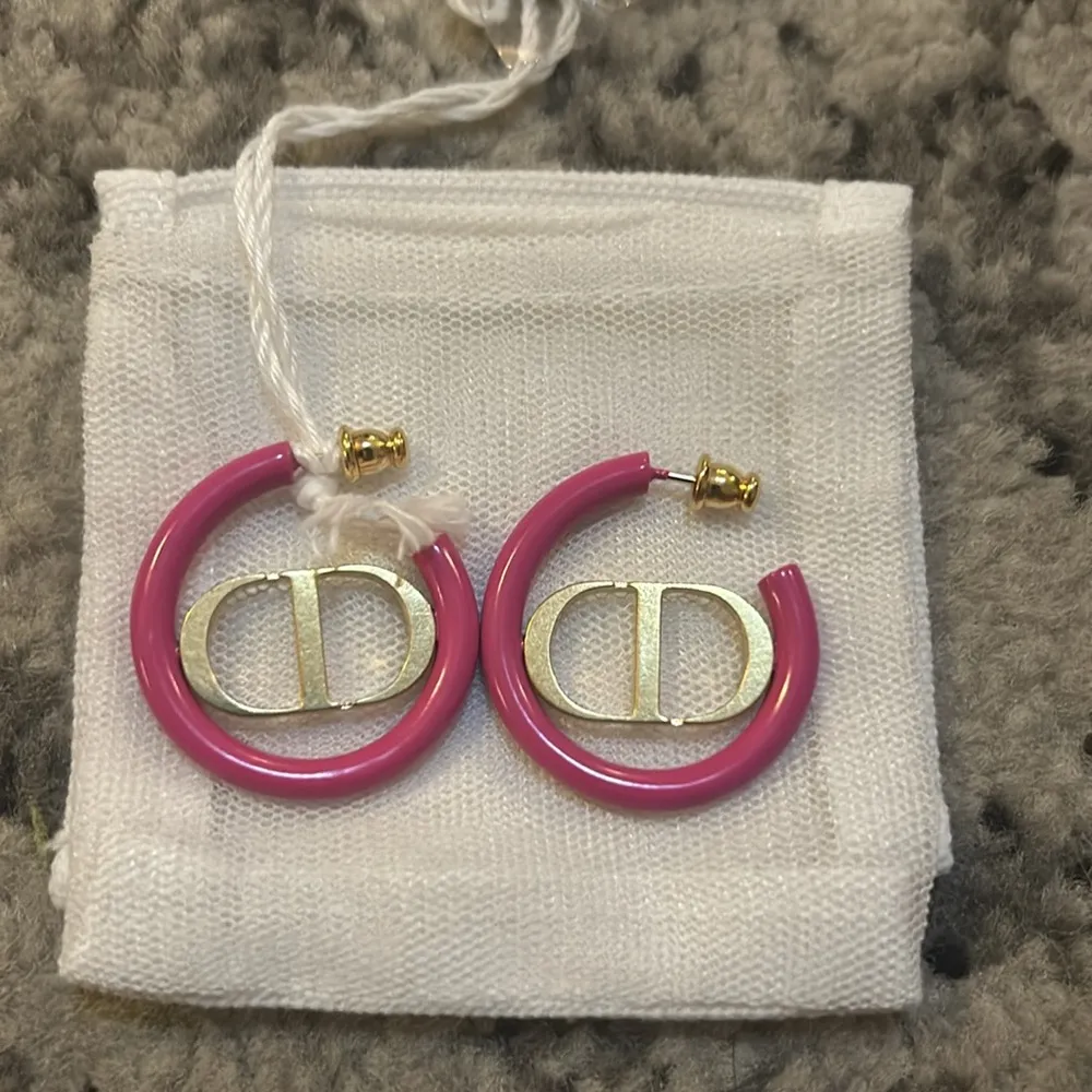 Dior 30 MONTAIGNE EARRINGS Gold-Finish Metal and Rani Pink Lacquer - Image 3
