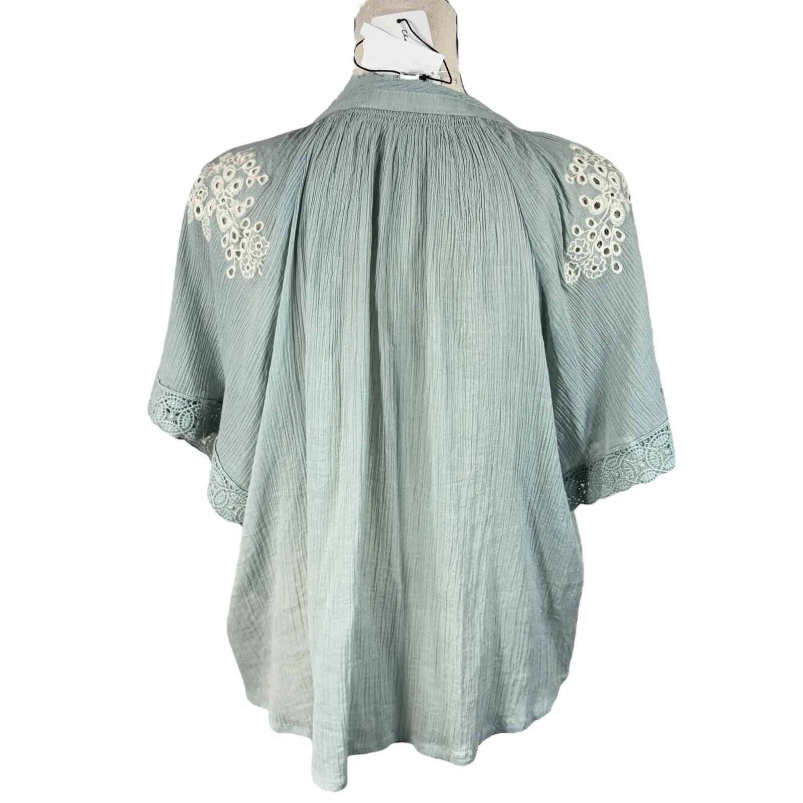 Chelsea & Theodore Medium Top Floral Eyelet Crochet Gauzy V - Image 6