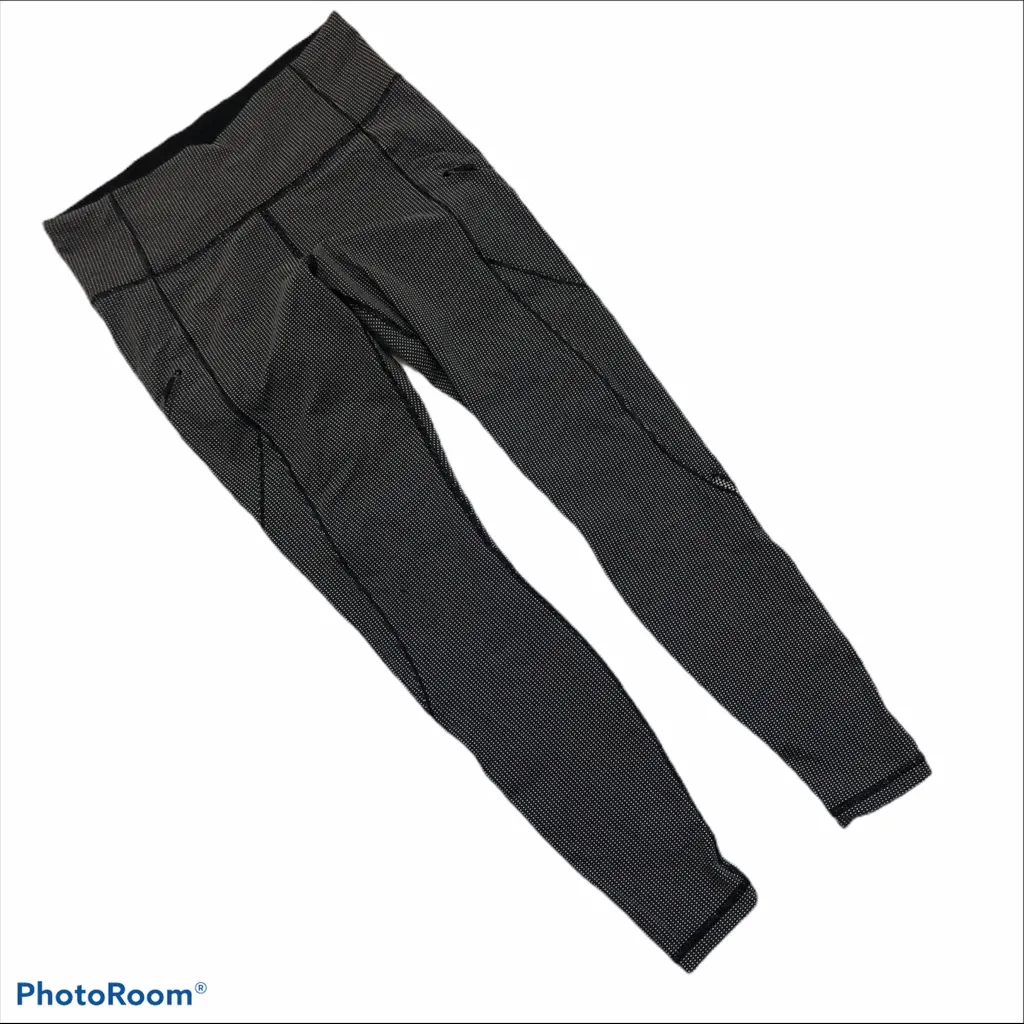 Lululemon Full Legth Legging Calf Logo Gray Black - Image 4