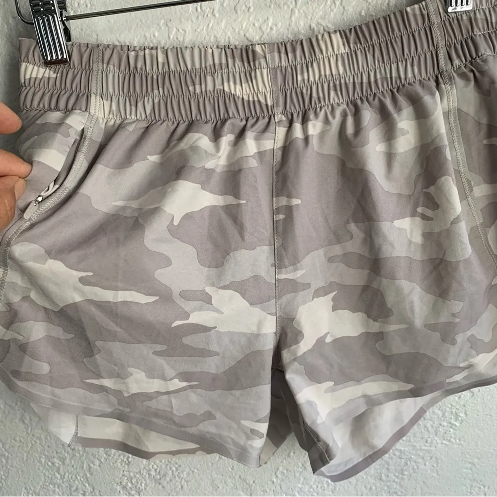 Athleta XS Camo Short - Image 5