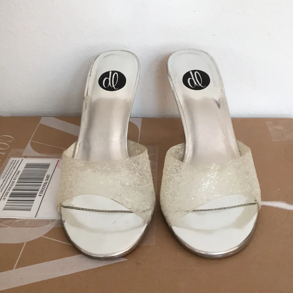 Free with bundle only!! Womens Clear Sequins Slip On Sandals 3.5” Heel Size 9M Silver - Image 3