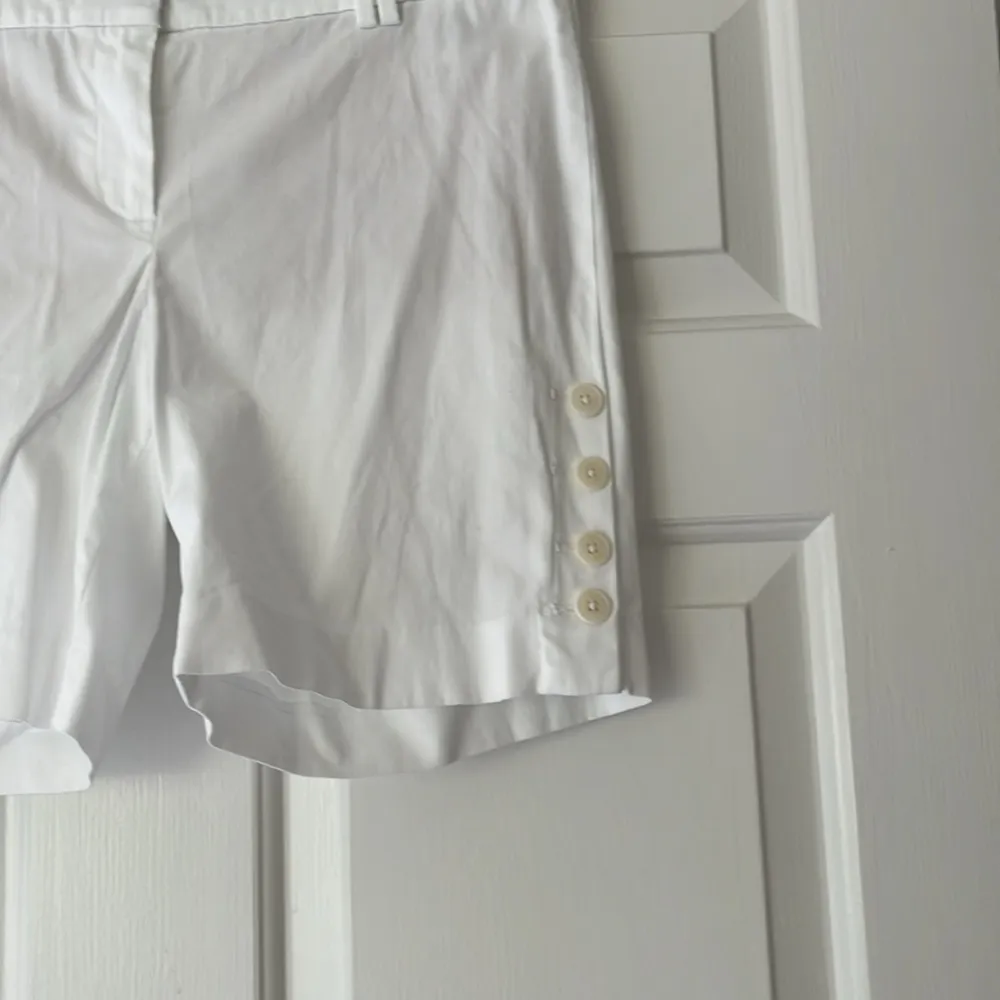 Talbots Size 4 Super Cute White Shorts - Image 2