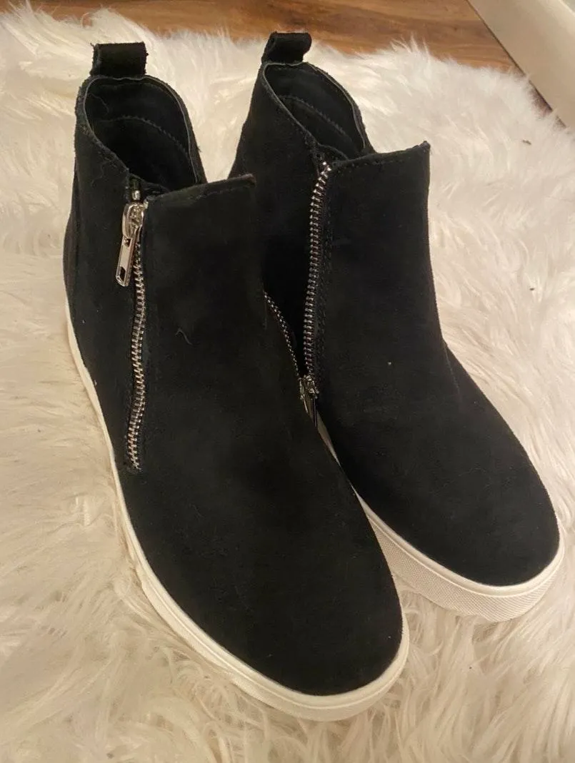 Boutique Black Wedge Sneaker - Image 3