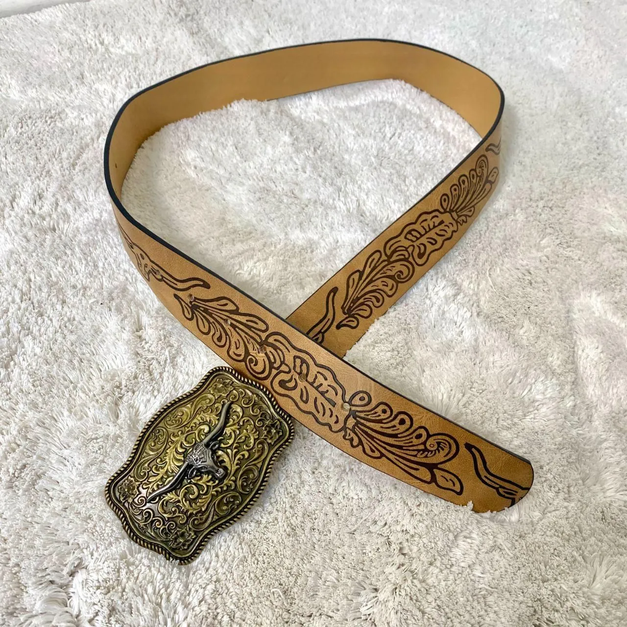 NWOT Tan Brown Faux Leather Western Cowgirl Bullhead Tooled Embellished Belt - Image 3