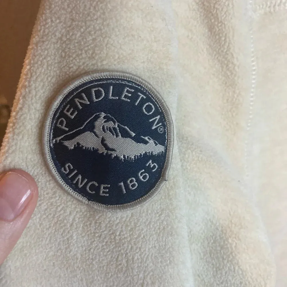 Pendleton Cream Colored Fleece Zip Up Hoodie Size Medium - Image 6