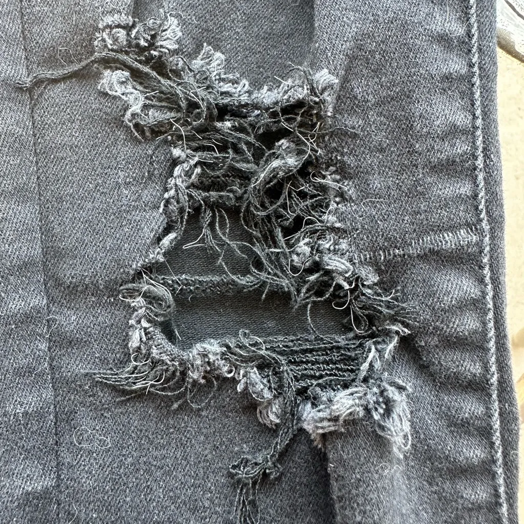 American Eagle Distressed Skinny Denim Hi-Rise Jegging in Black Size 2 Short - Image 15