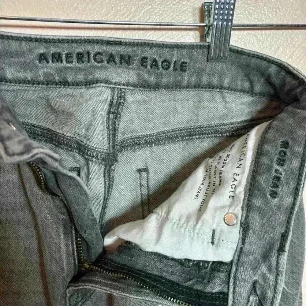 American Eagle AEO Women's Mom Jeans Gray Ripped‎ Distressed Size 4 - Image 3