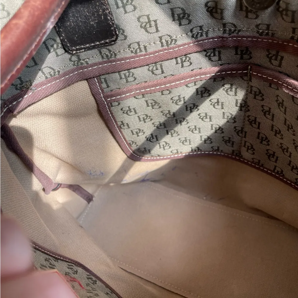 Vintage Dooney & Bourke Monogram Tassel Tote Tulip Tassel Large Green & brown - Image 10