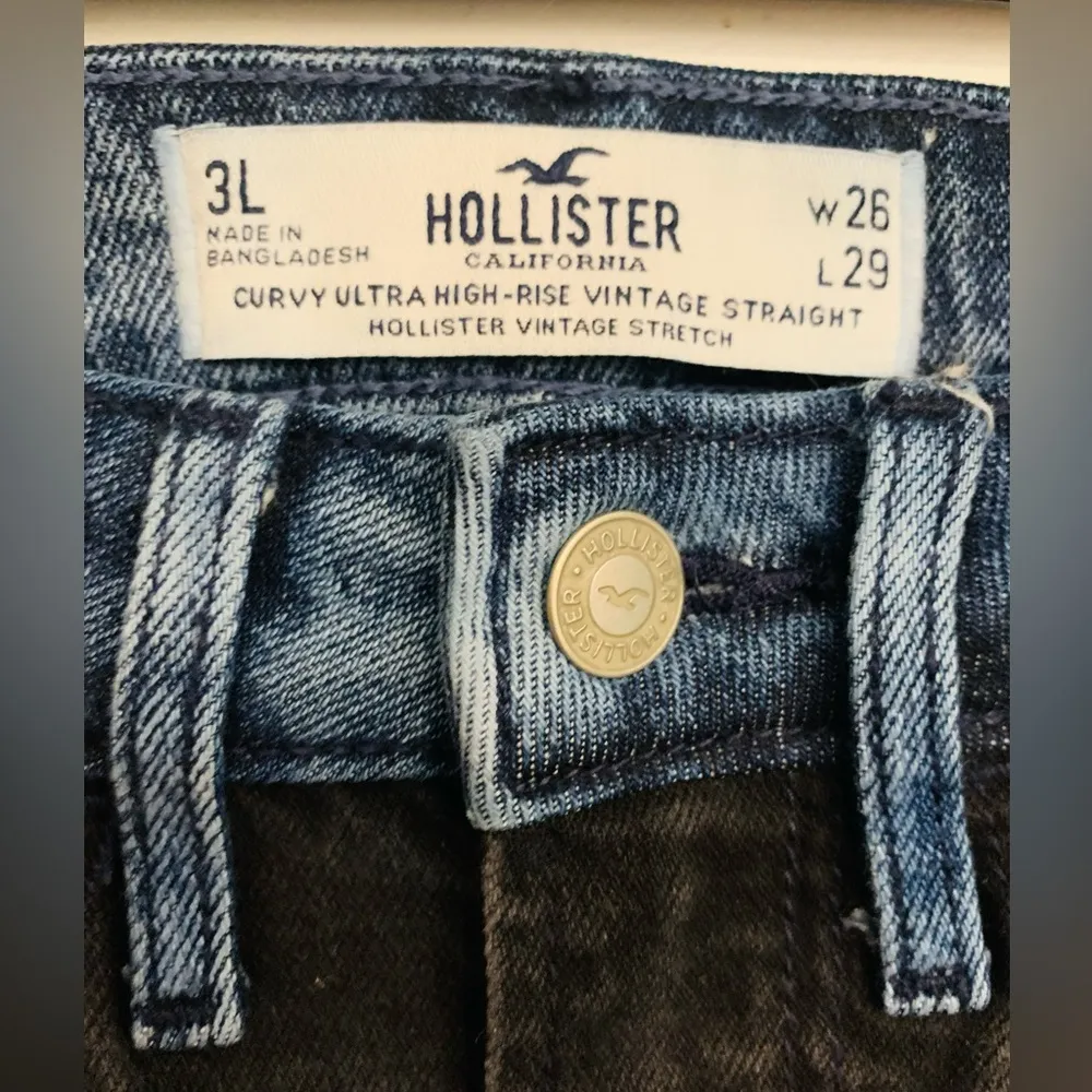 Hollister Curvy Ultra High Rise Vintage Straight sz 3 - Image 4