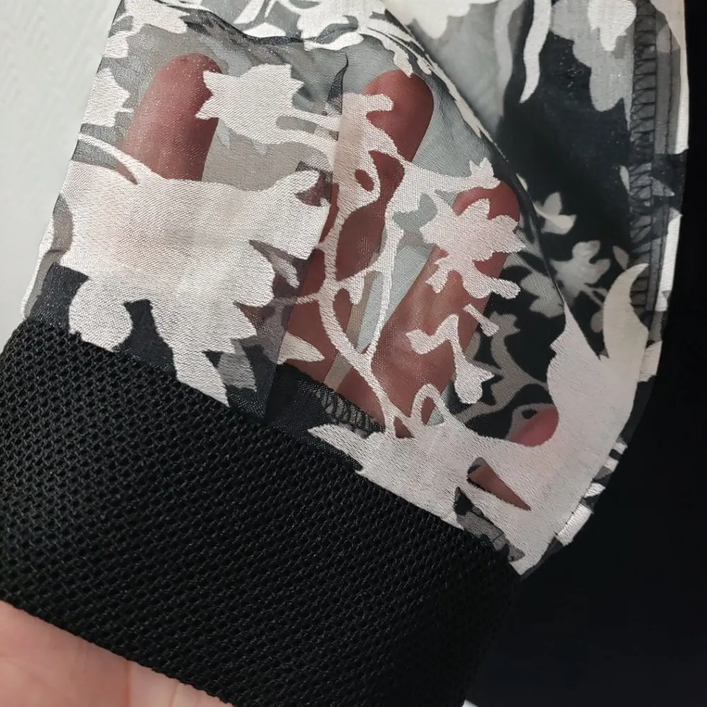 New SECRETLABEL, WHITE-FOX Large Black and White Floral Shift Sheer Sleeve Dress - Image 5