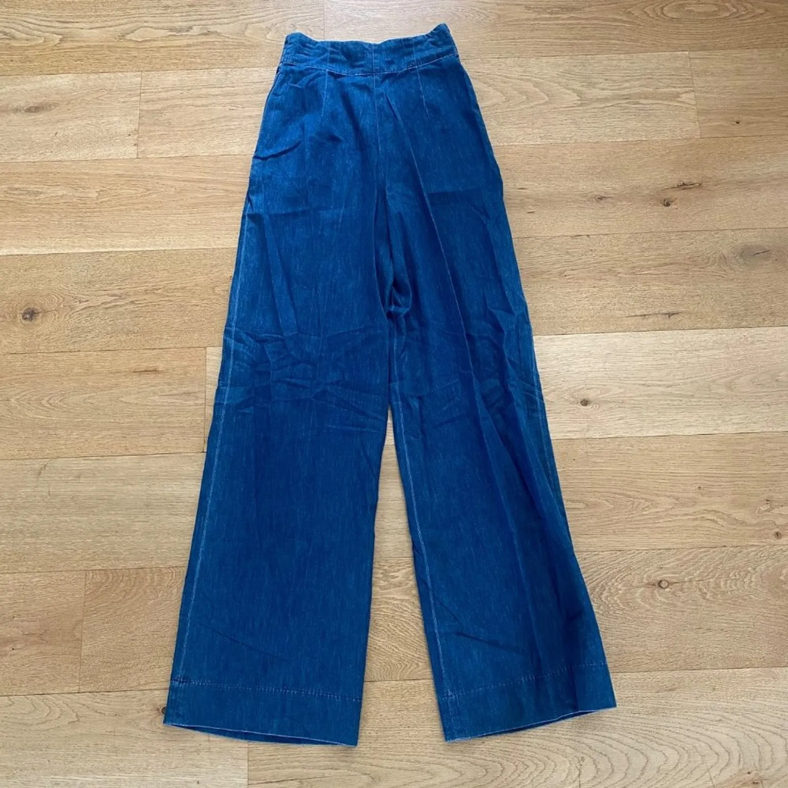 7 For All Mankind - Wide Leg Pleat Jeans in Dark Blue - Image 7