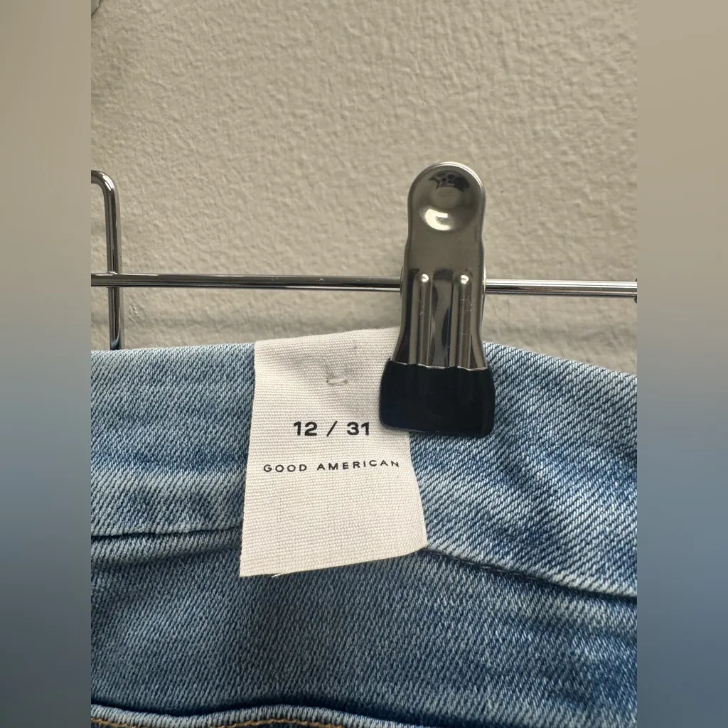 Good American Light Blue Straight Leg Jeans - Image 5