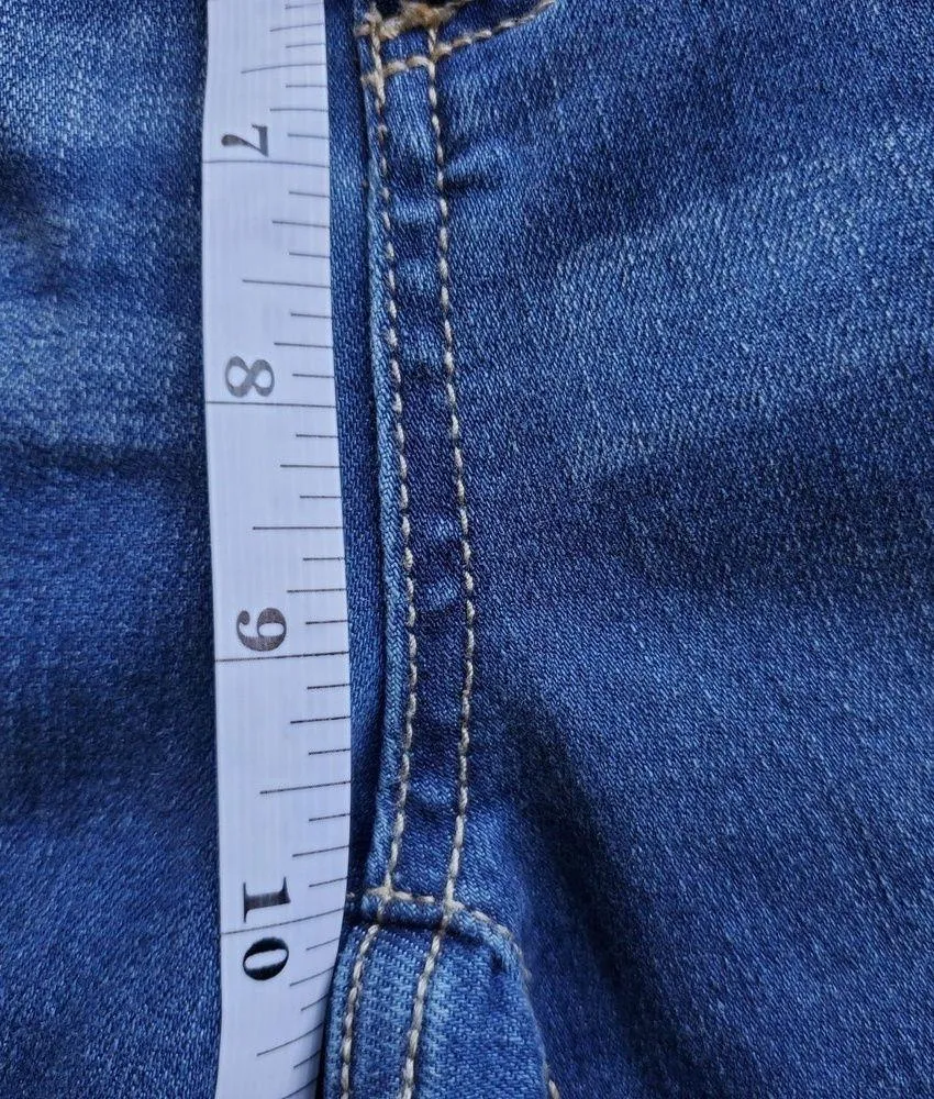 𝅺St John's Bay size 6 bootcut leg medium wash denim jeans - Image 8