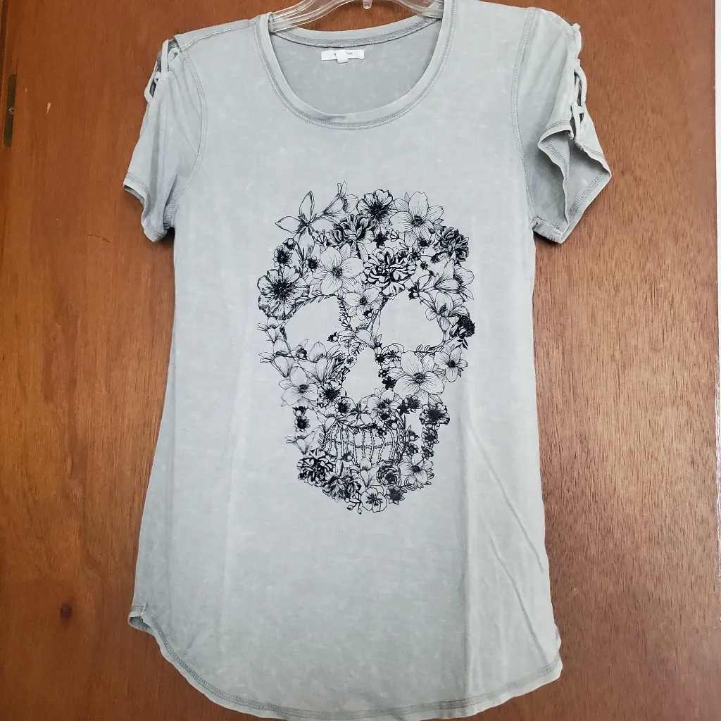 Maurices Flower Skull Graphic T-shirt - Image 7