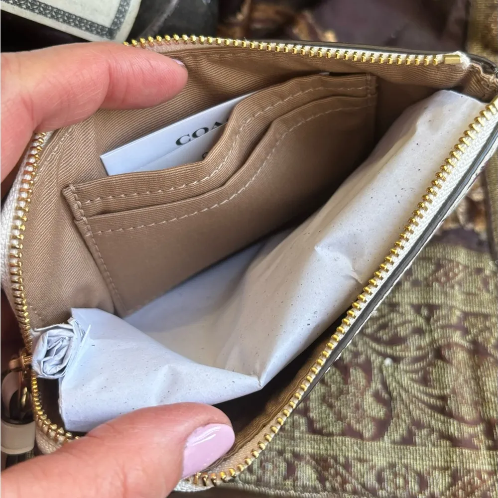 Authentic COACH Leather  butterfly  zip card wristlet - Image 6