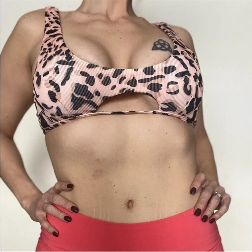 SHEIN Bikini Top Peekaboo Cut Out Blush Leopard Medium Vacation - Image 4