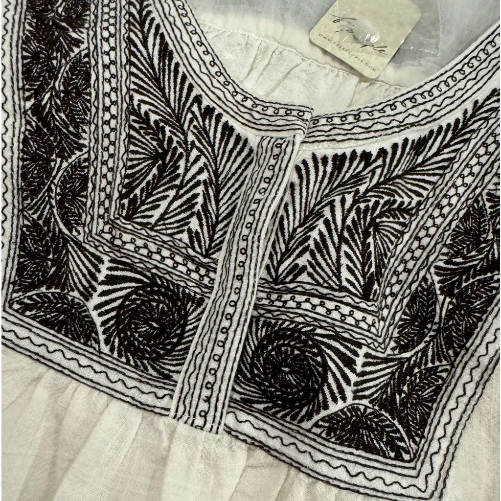 RARE BOHO BEAUTY! $148 Free People Embroidered Iggie Top, Small - NWT! - Image 7