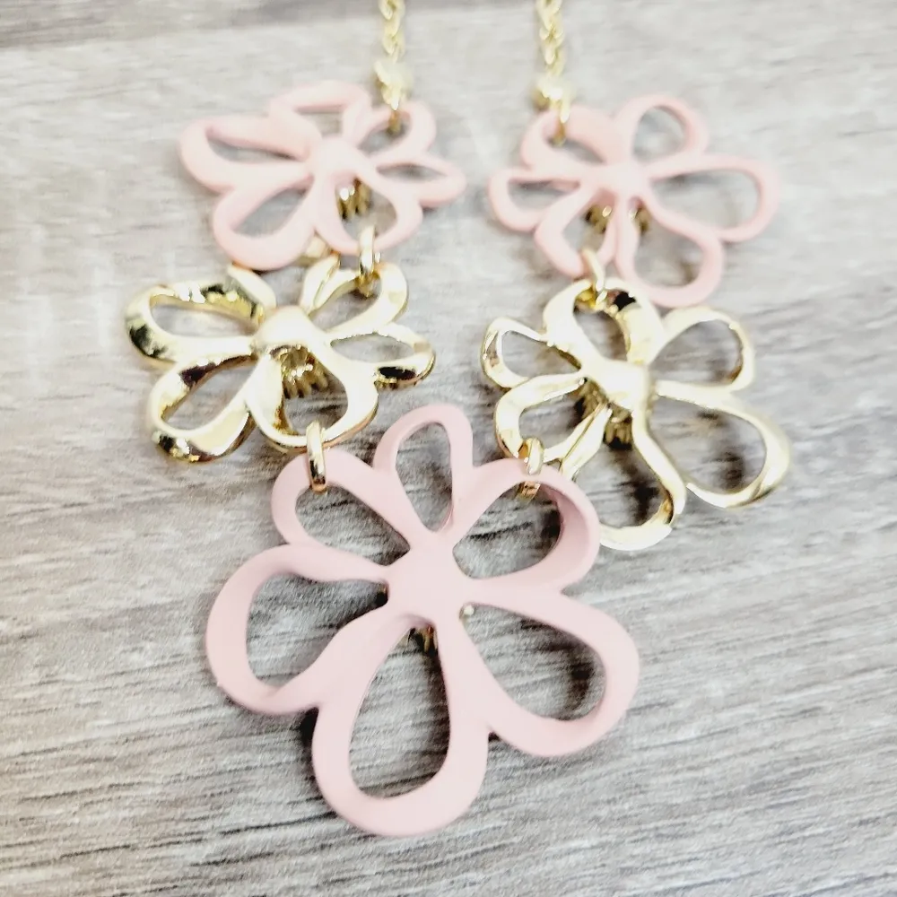 NWT Gold Tone Pink Flower Necklace - Image 14