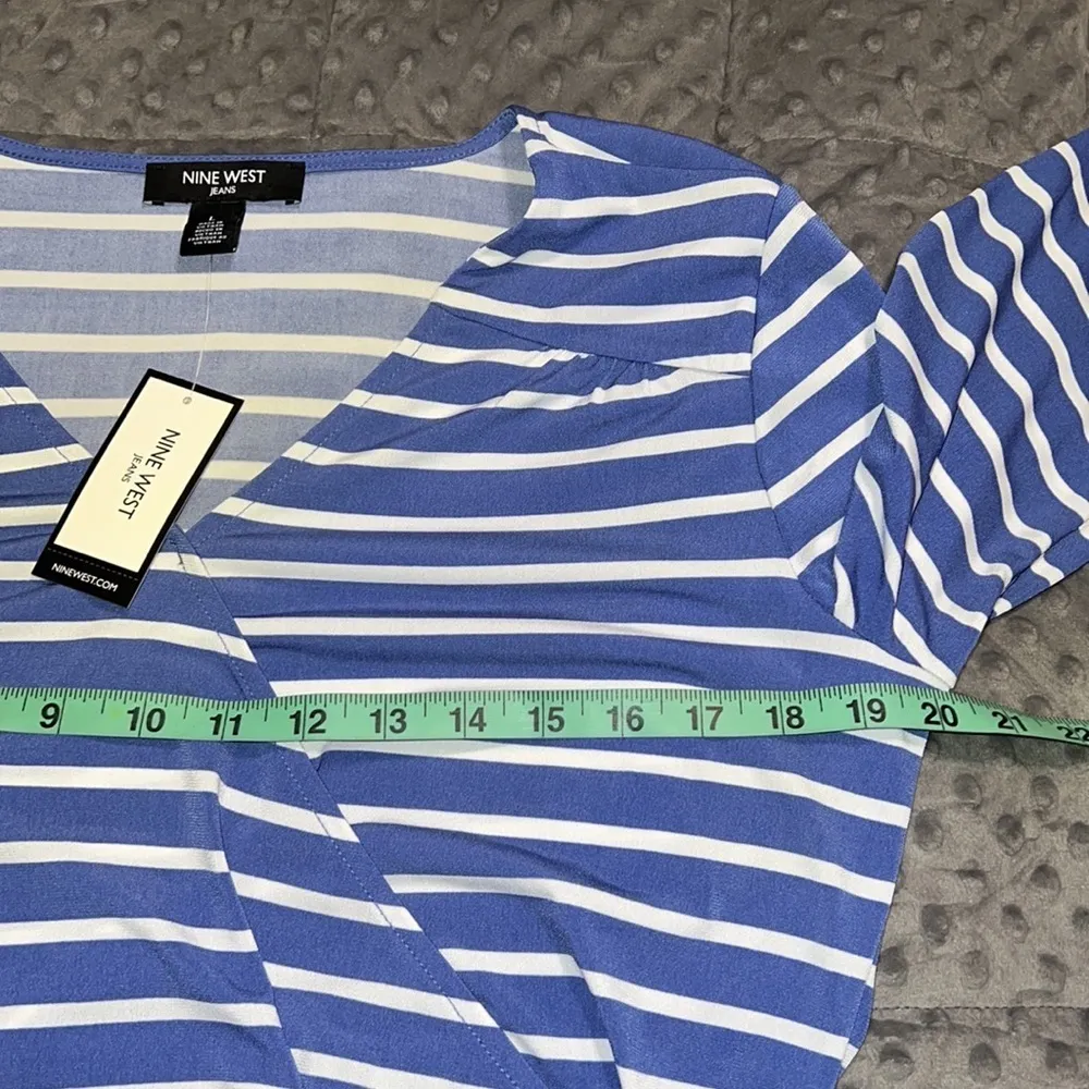 Nine West size large women’s blue white striped Lizzy v-neck 3/4 sleeve blouse - Image 6