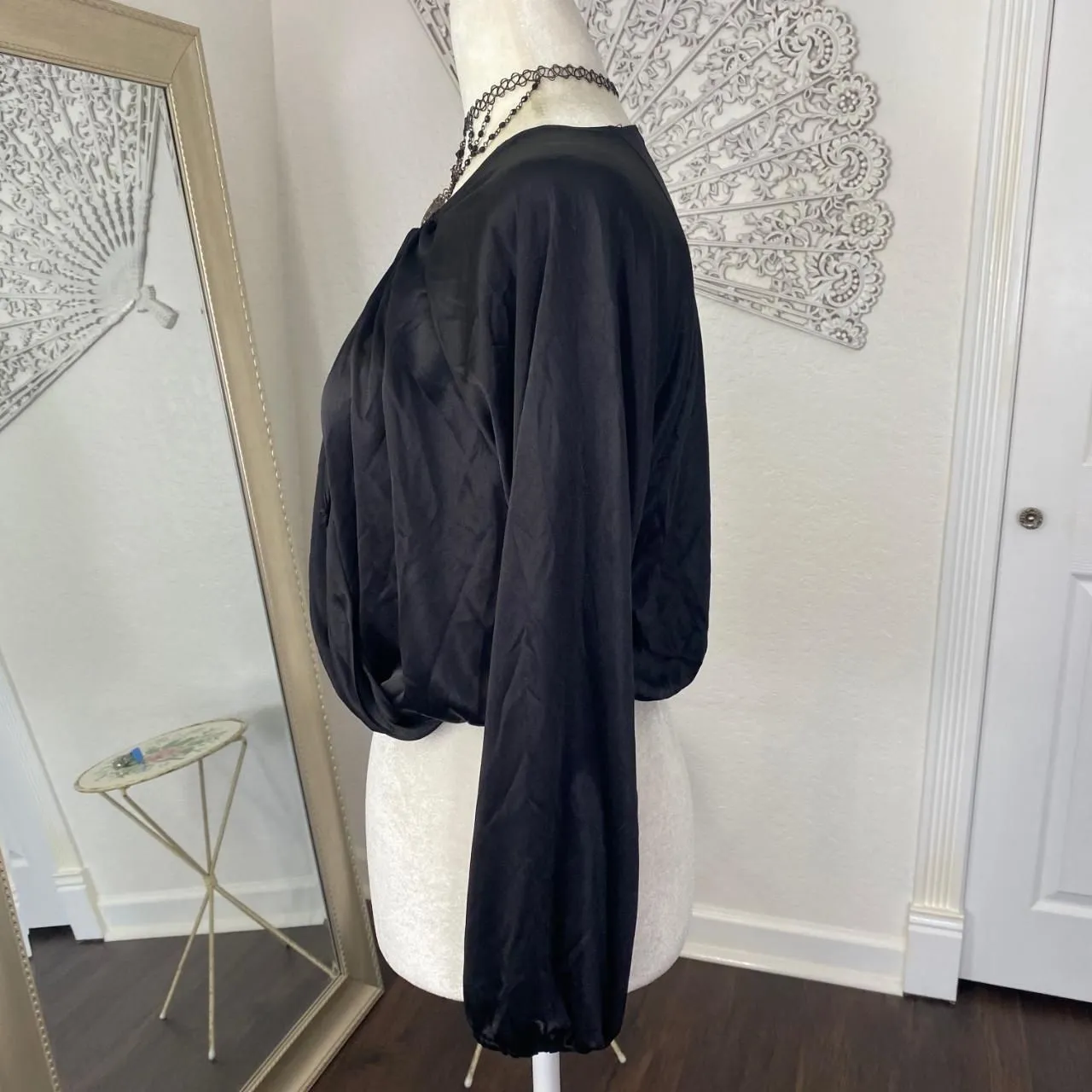 Vintage Made in USA Whimsygoth Vampy Boho Flowy Black Satin Crop Top Blouse S - Image 4