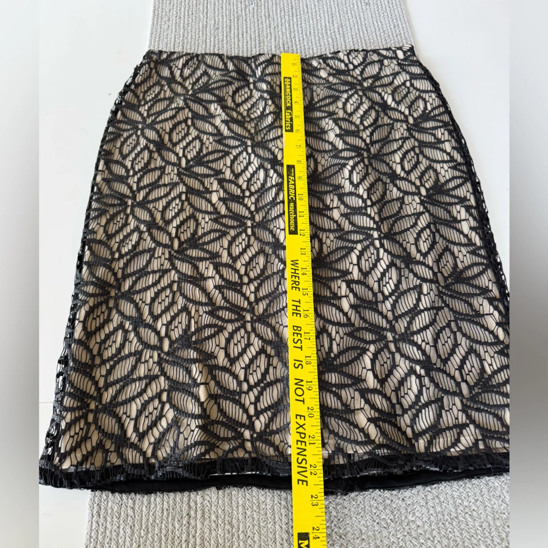 Ann Taylor Black Nude Lace Overlay Stretch Pencil Skirt Size 6 - Image 9
