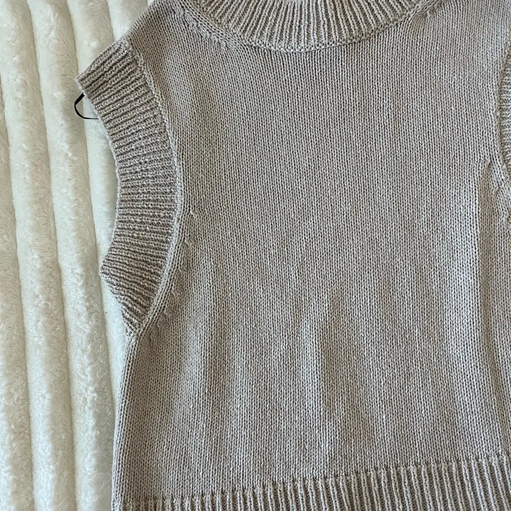 H&M Cream Sleeveless Knit Top - Image 2