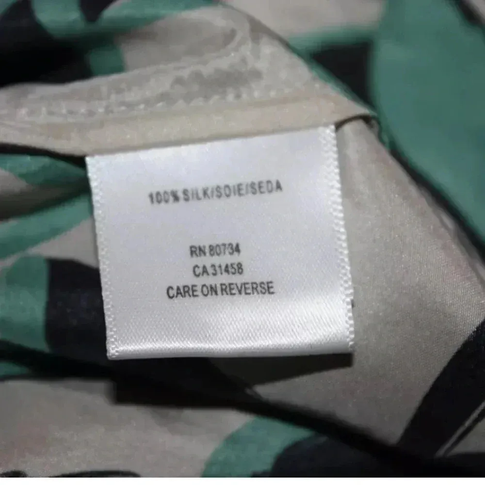 BCBGMaxAzria Y2K 100% Silk Green Leaf Print Belt Sash Shirt Top Bouse Size XS - Image 3