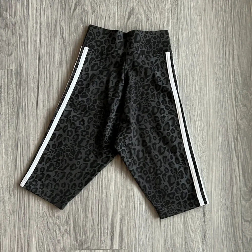 NWT ADIDAS Originals Short Tight Biker Shorts XXS Leopard Print 3 Stripes - Image 8