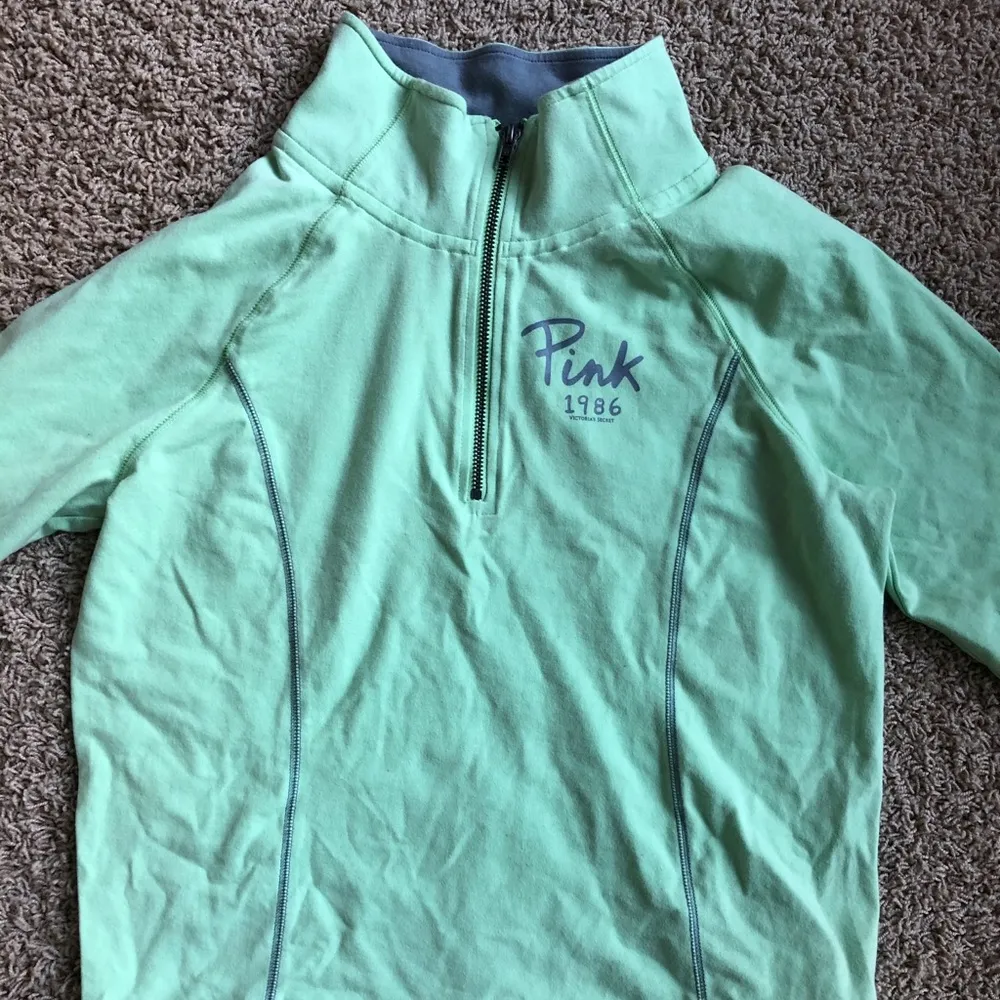 VS pink yoga sweater medium - Image 2