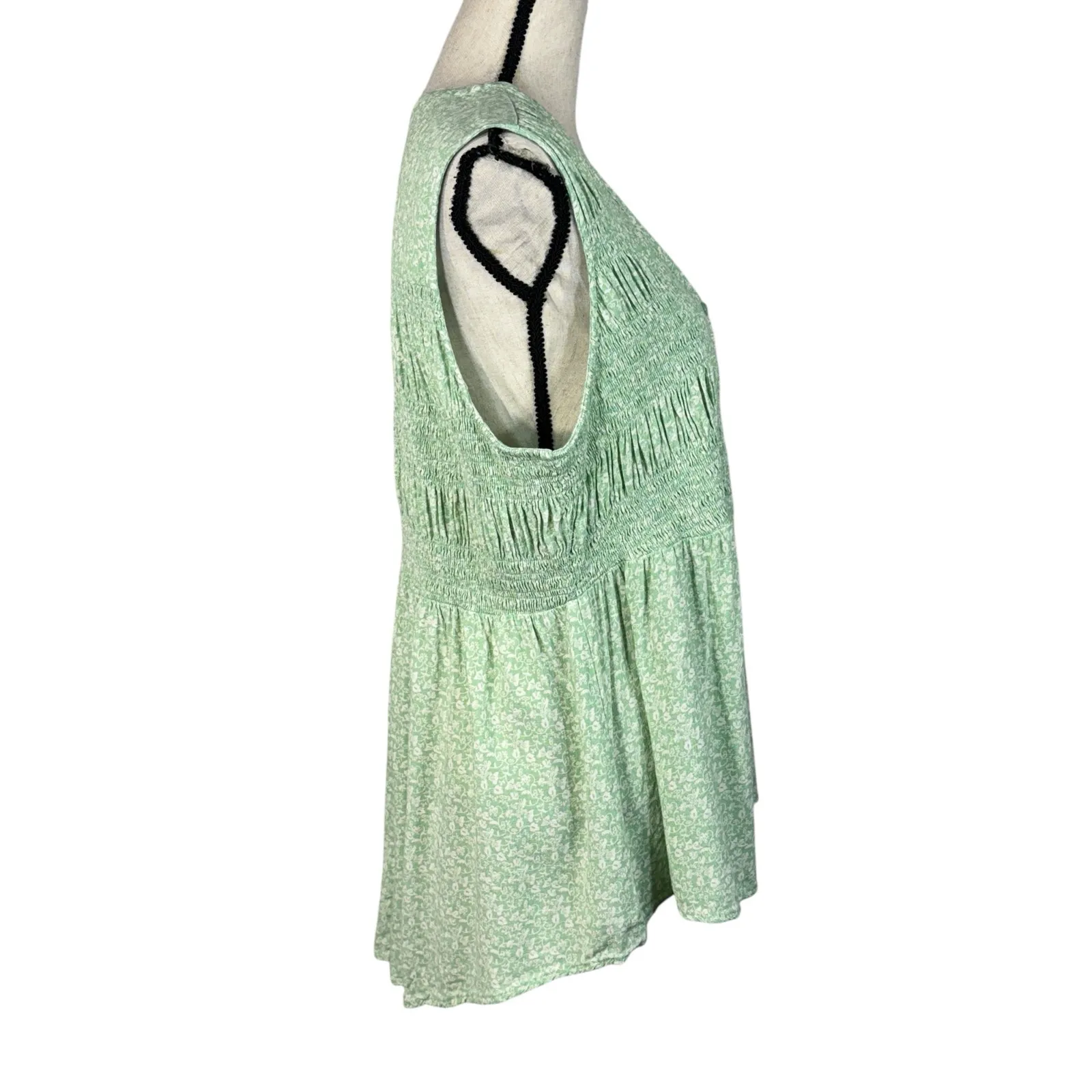 Torrid SZ 2 (2X-Large) Top Sleeveless Floral Hi-Low Hem V-Neck Smocked Button-Up - Image 3