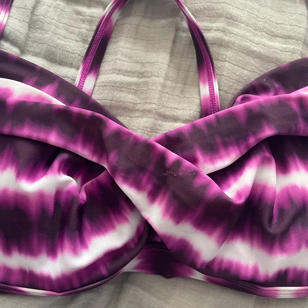 Athleta Del Mar Tie Dye Twister Bikini Top 36 B/C - Image 3
