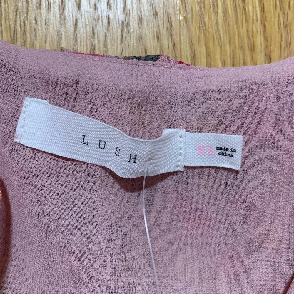 Lush Pink Ditsy Flower Top with Ties in the Front - Size XL - Image 4