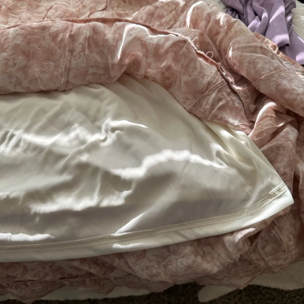 Chic Floral Ruffle Mini Skirt in Cream Tan Size undefined - Image 3