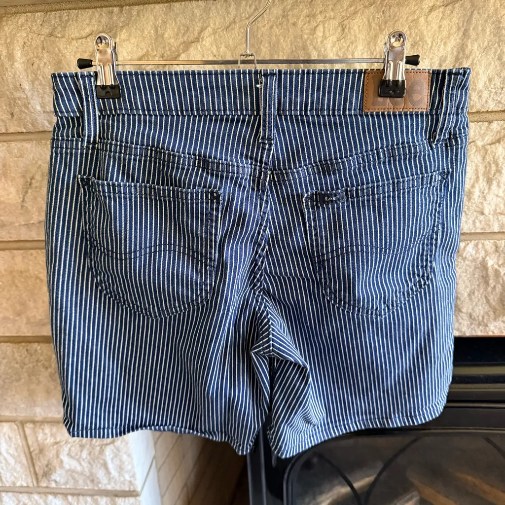 Lee Navy and White Railroad Striped Jean Regular Fit Midrise Shorts 6 - Image 4
