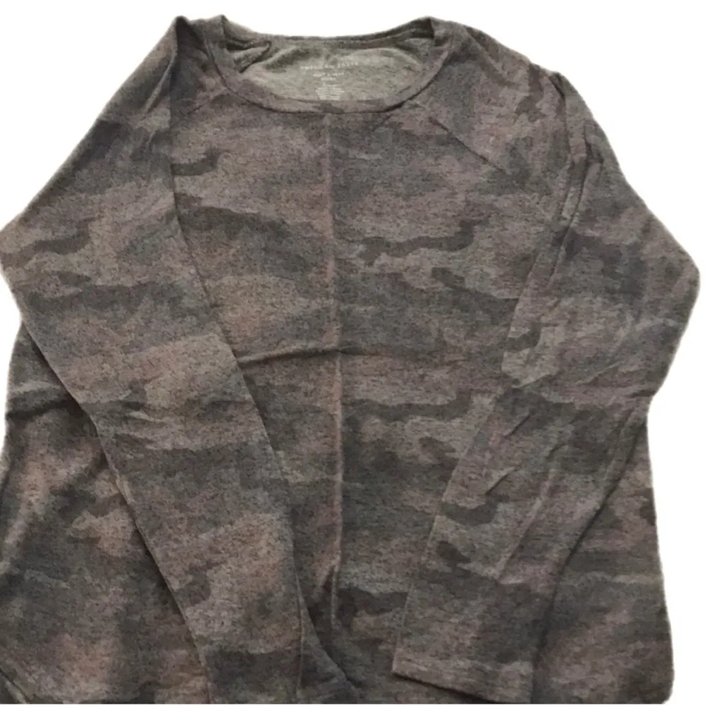 American Eagle camo long sleeve top - Image 3