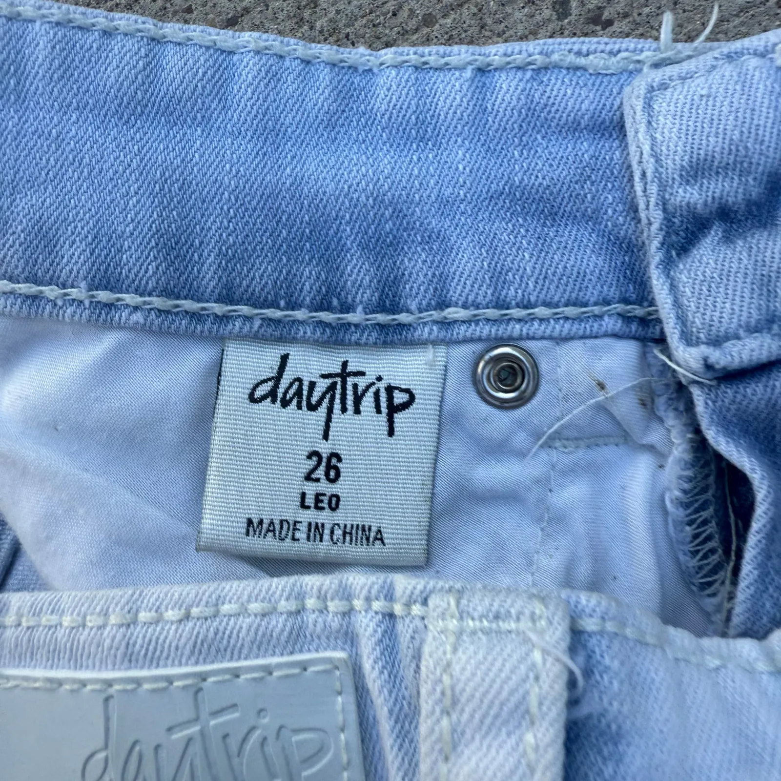 Daytrip Leo Light Wash Bling Cut Off Frayed Hem Blue Jean Shorts DBK310 Size 26 - Image 3