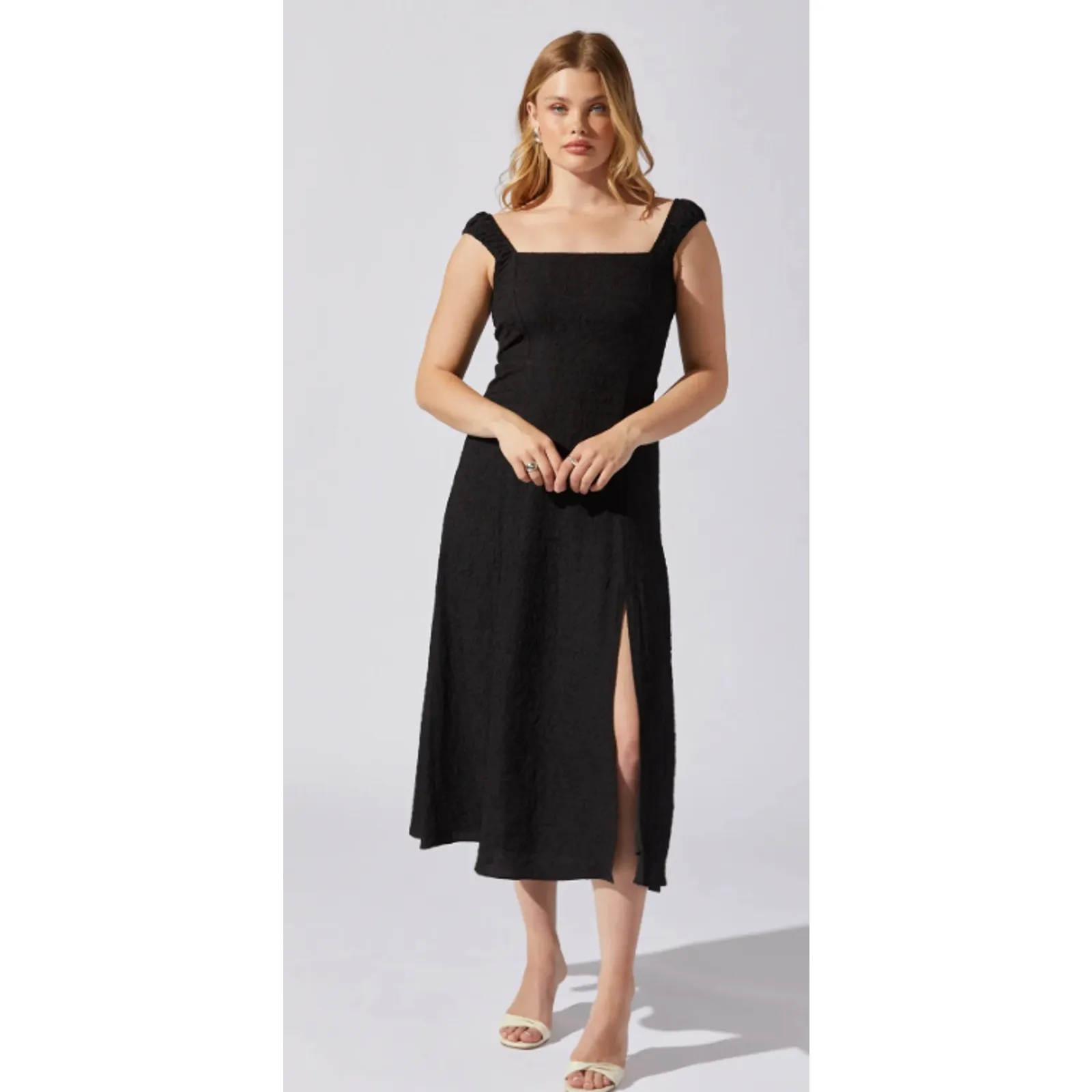 ASTR the Label Crinkle‎ Maxi Dress Size Medium Black - Image 2