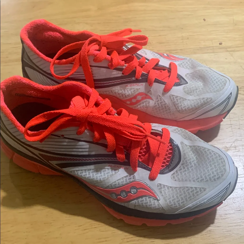 Saucony Coral and White Athletic Shoes - Image 4