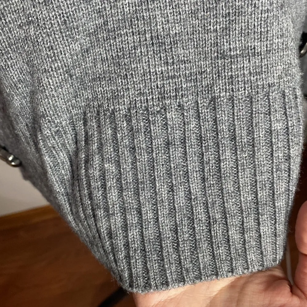 Tara Jarmon Promesse grey wool chunky knit button accent v - Image 9