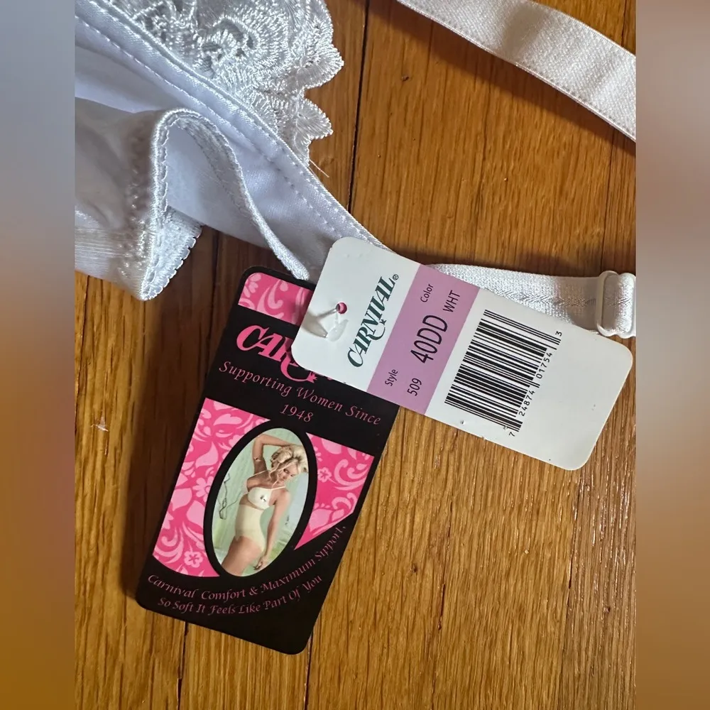 Carnival White Satin Minimizer Bra, Size 40DD, NWT - Image 3