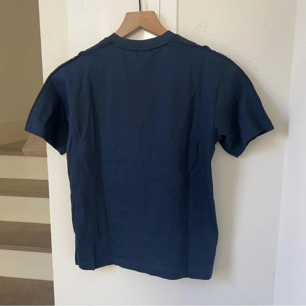 NWT Fendi Cotton Tee T-Shirt with FF Logo Trim on Shoulders in Navy Blue - Image 2