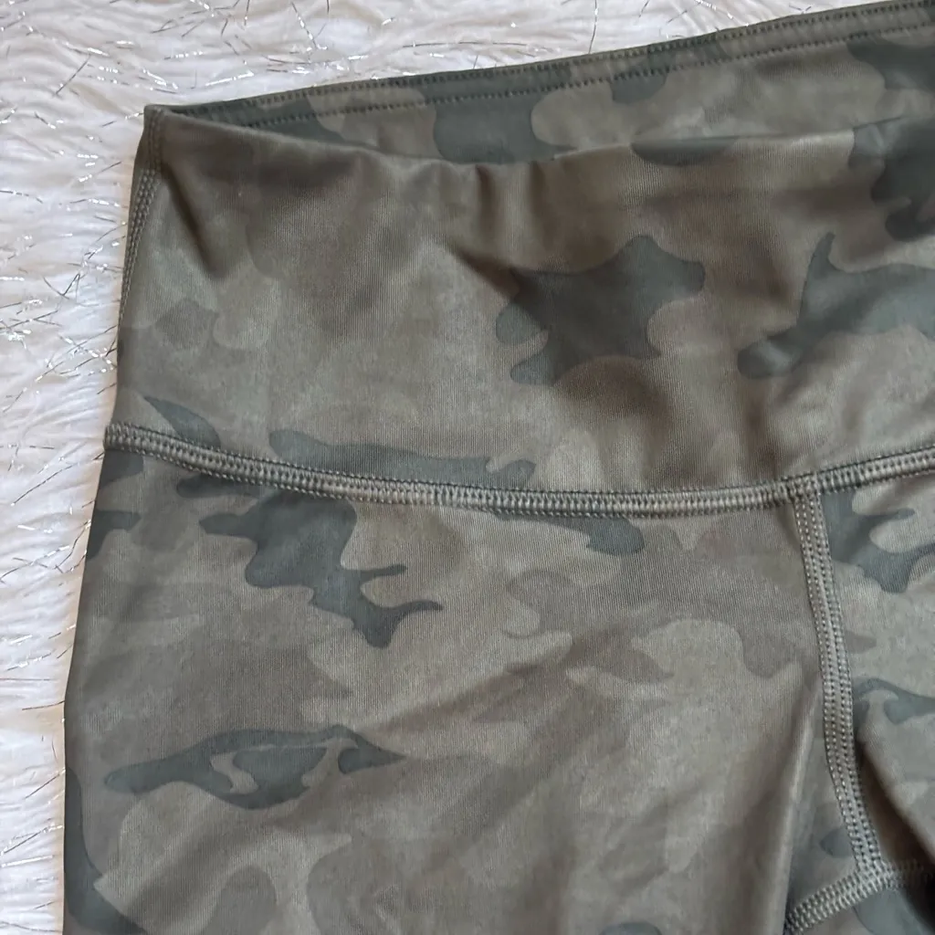 Lululemon Athletica Leggings Women’s Wunder Under Savasana Camo  Crop Size 4 - Image 5